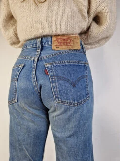 Vintage Levis Jeans 501 Helle Waschung Basic W28 L30 -Pierre Cardin Geschaft 20221020 103000 1200x1200