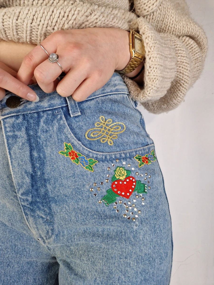 Vintage Designer Mom Jeans Bestickt High Waist Light Washed Denim Deadstock 36 3 Vintage Designer Mom Jeans Bestickt High Waist Light Washed Denim Deadstock 36 – Bild 2