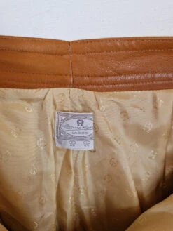 Vintage Aigner Hose Kurz Monogramm Braun (33) S-M -Pierre Cardin Geschaft 20221020 143206 1200x1200