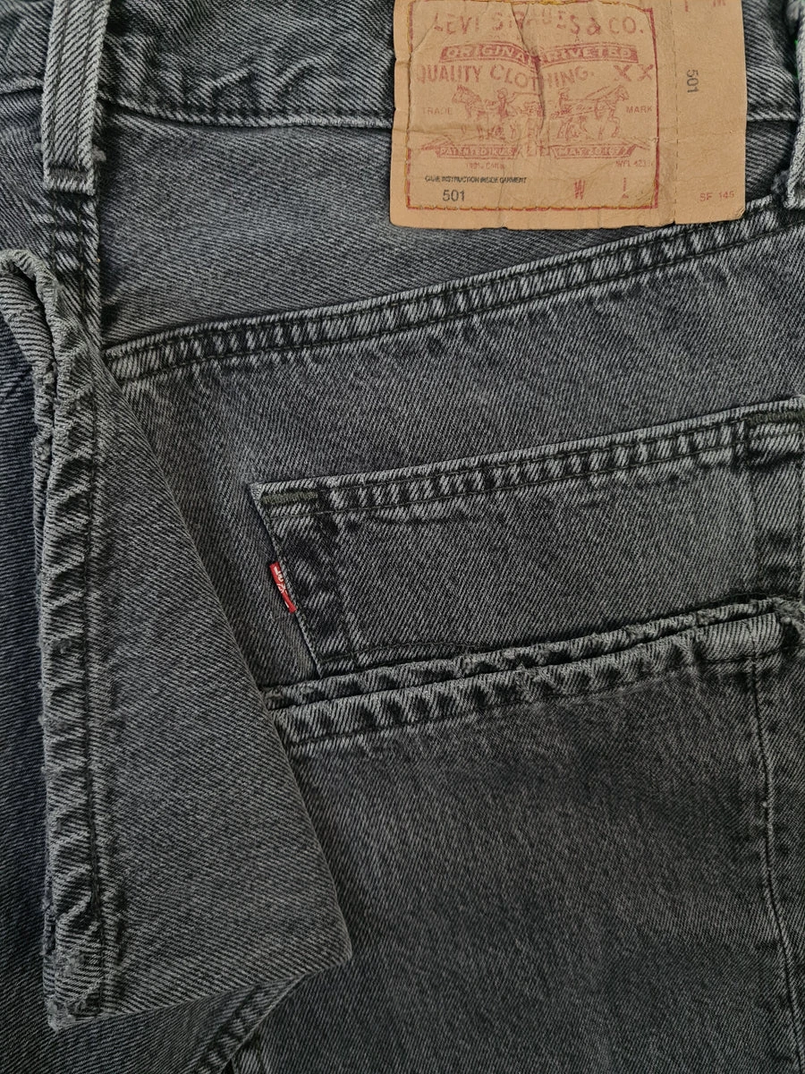 Vintage Levis Jeans 501 Basic Made In USA 524 Ausgewaschenes Grau W32 L32 5 Vintage Levis Jeans 501 Basic Made In USA 524 Ausgewaschenes Grau W32 L32 – Bild 3