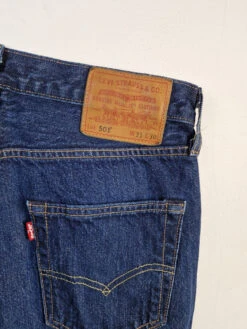 Moderne Levis Jeans Lot 501 Waterless Dunkelblau W31 L30 7 Moderne Levis Jeans Lot 501 Waterless Dunkelblau W31 L30 -Pierre Cardin Geschaft 20221206 154419 1200x1200