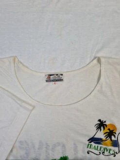 Vintage Tourist Shirt 80s Maldives Trashed (42) M-L -Pierre Cardin Geschaft 20221224 015041 1200x1200